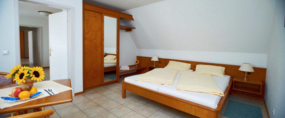 Oberrimsingen Hotel Loewen Garni מראה חיצוני תמונה