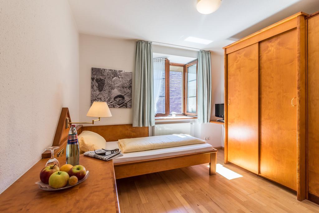 Oberrimsingen Hotel Loewen Garni חדר תמונה